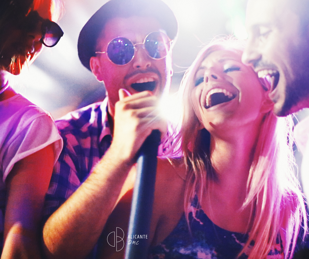 Karaoke para eventos MICE: la actividad perfecta para motivar equipos -  www.alicante-dmc.com