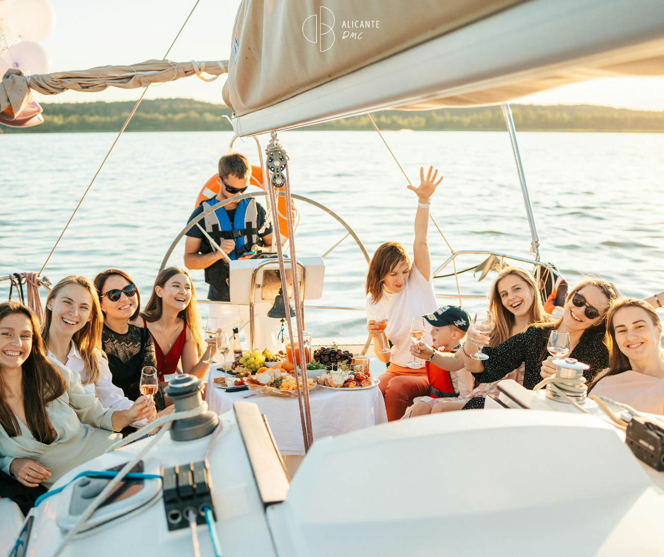 Mehr als nur Meetings: Warum Unternehmen einzigartige lokale Erlebnisse in Alicante-Costa Blanca suchen 🌴