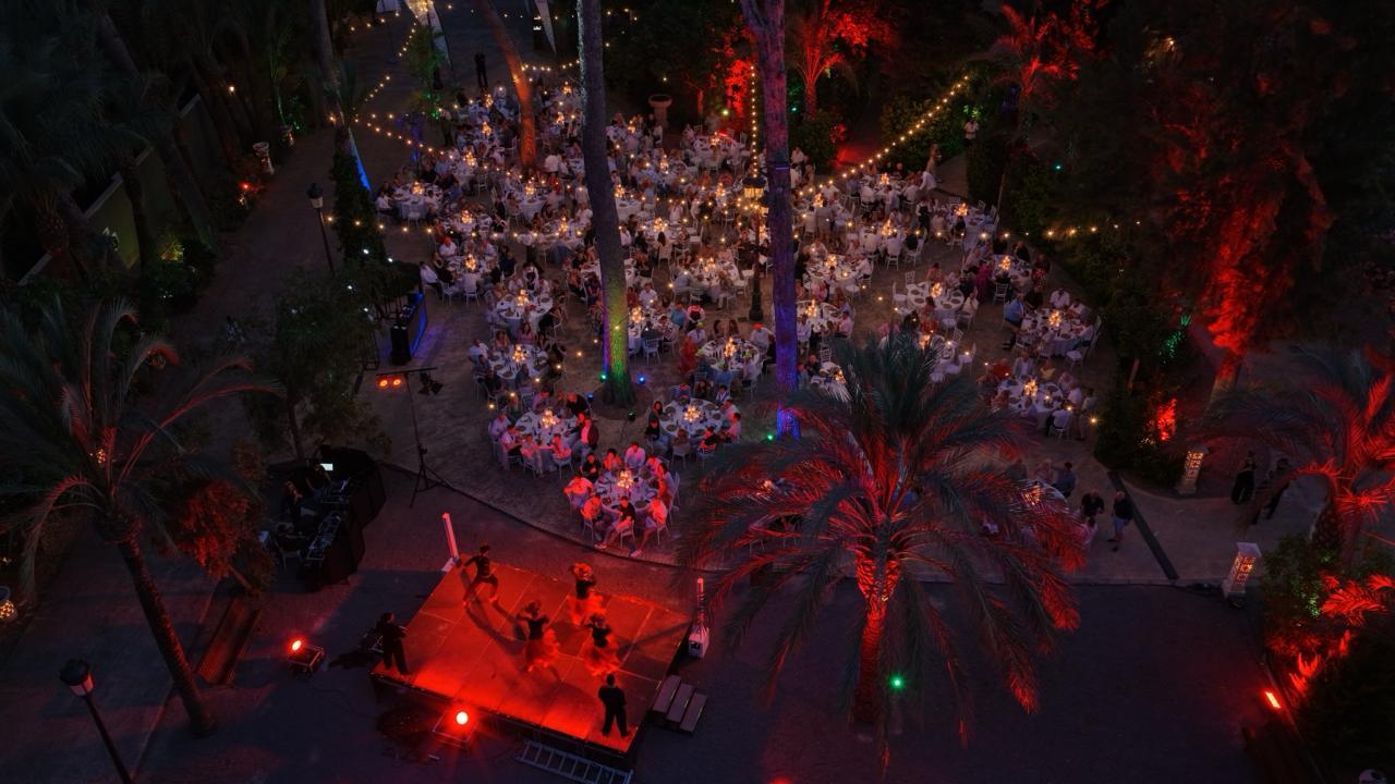 One of our Corporate Events in Alicante-Costa Blanca: The Perfect Venue for 300 Guests 💙 So sah eines unserer Firmen-Events an der Costa Blanca aus: Die perfekte Event-Location in Alicante mit 300 Teilnehmern 💙 www.alicante-dmc.com